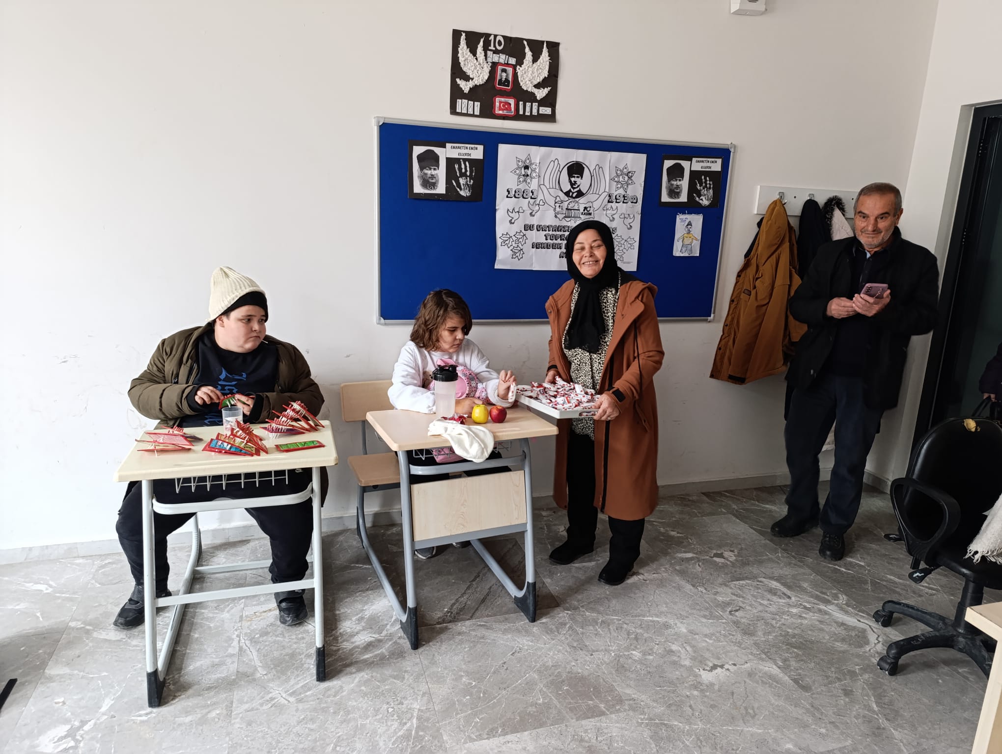 Ağır Düzey Zihinsel Engelli Yardım Derneği Başkanı Özkan’dan Anlamlı Ziyaret: “Engelleri SEVGİYLE Aşabiliriz”