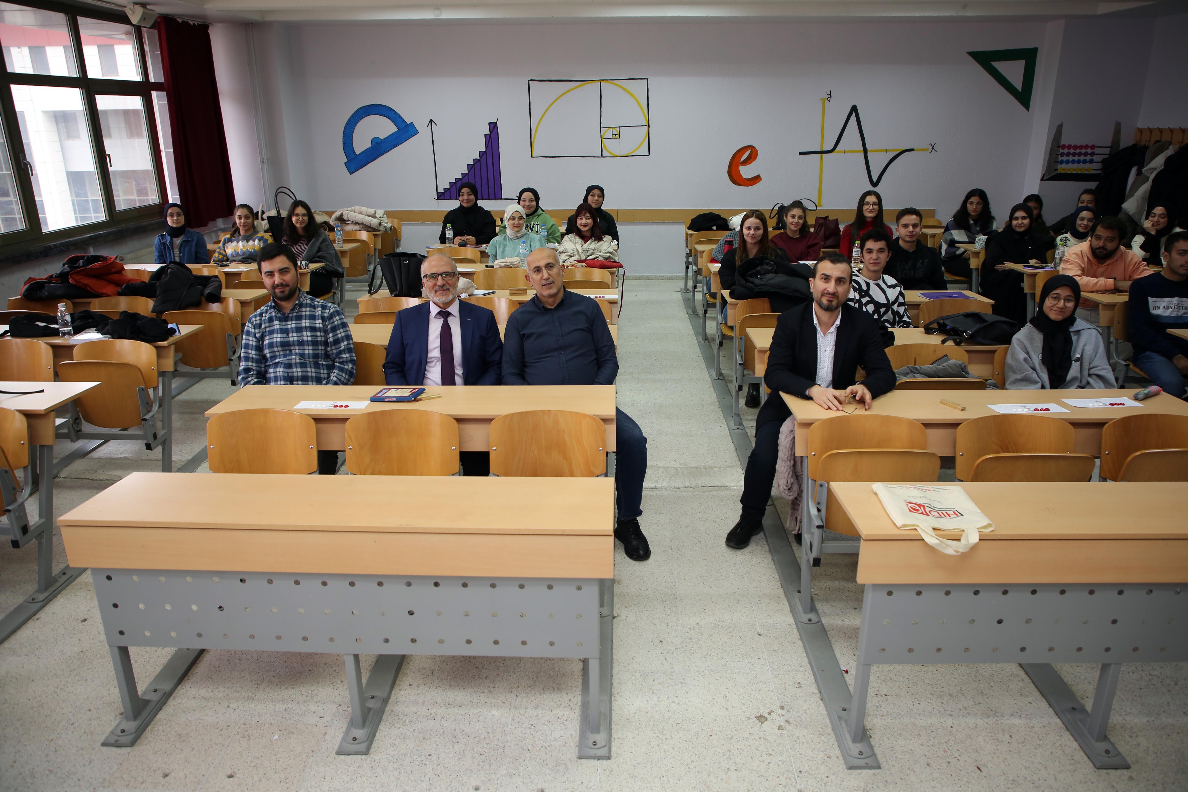 AKÜ’de Öğrencilere Matematiksel Düşünme Eğitimi Verdi