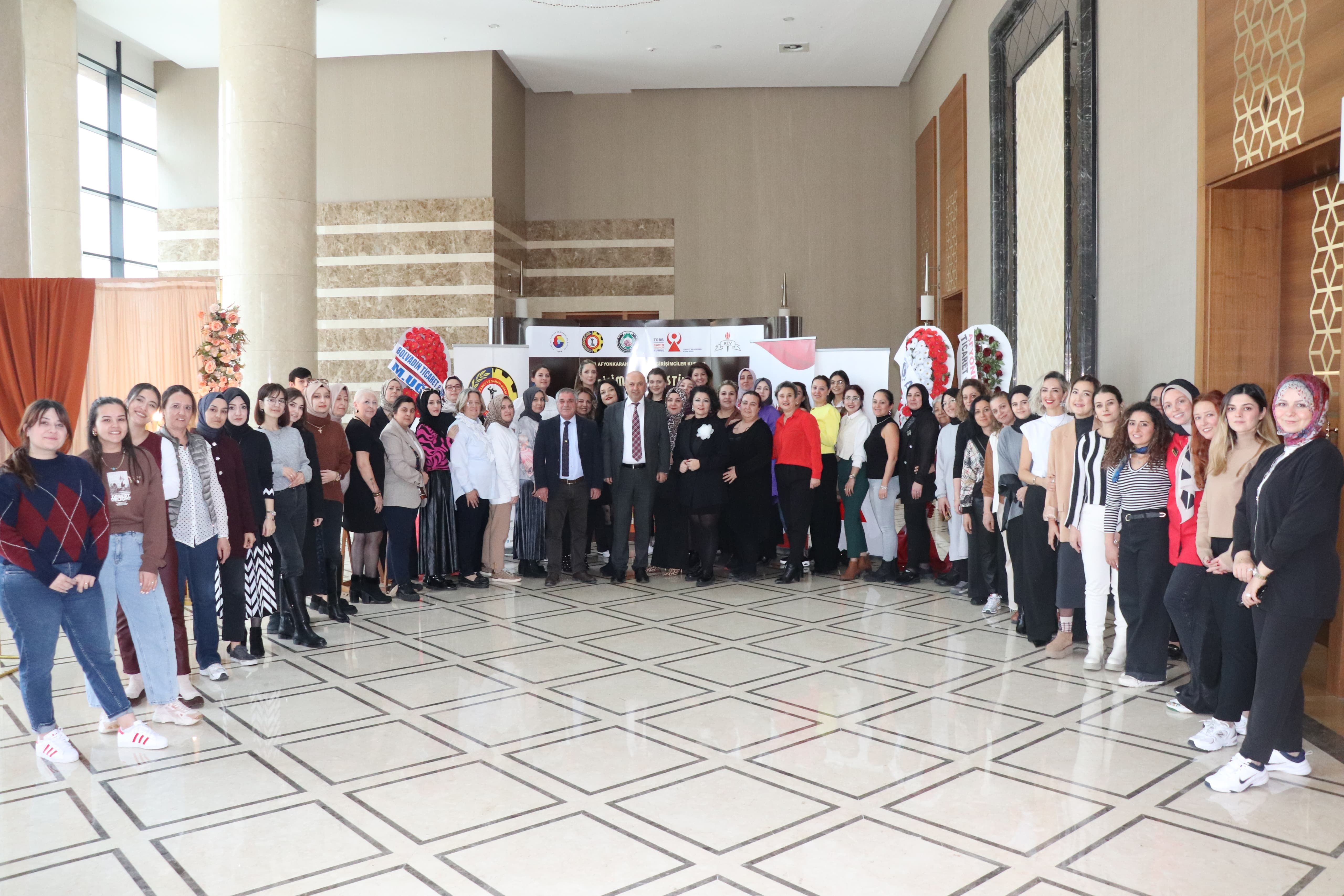 "SONBAHARA VEDA" FESTİVALİ ÖĞRENCİLERE DESTEK OLDU