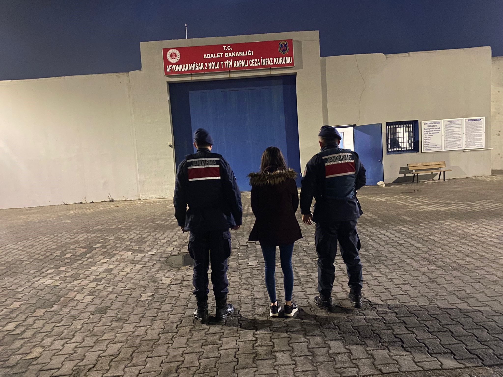 Kaçak Şahıs Tınaztepe’de Jandarma Ekiplerince Tutuklandı