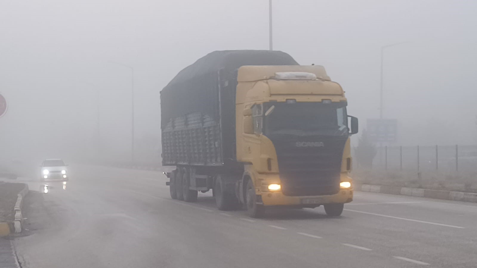 Sis Yolu Görülmez Hale Getirdi, Sürücüler Zor Durumda Kaldı