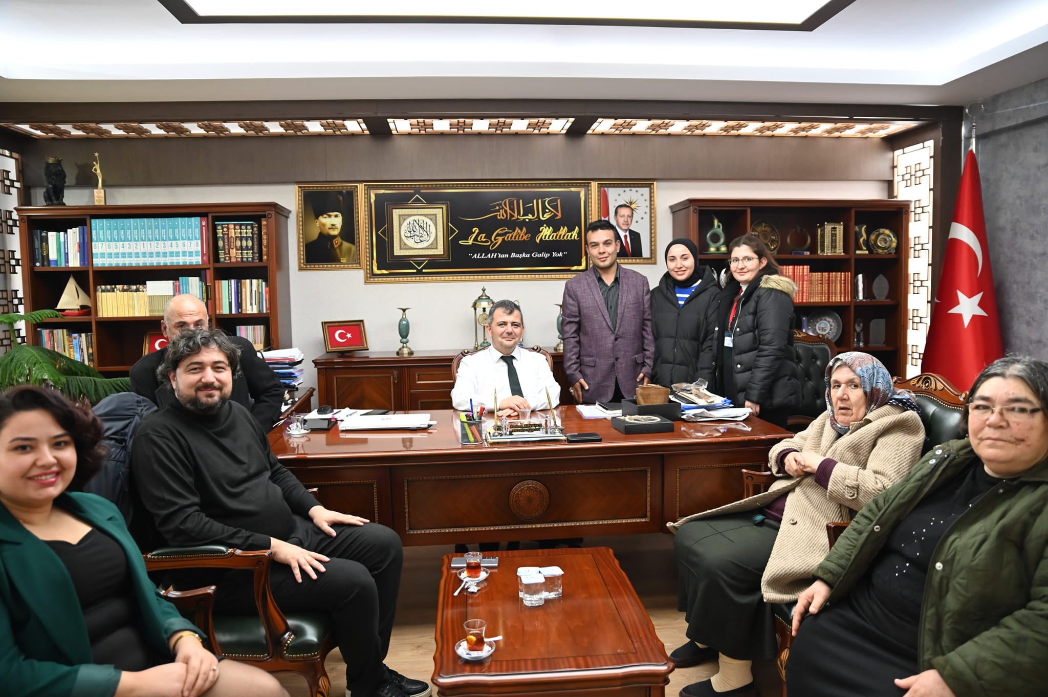 BAŞKAN KOYUNCU KONUKLARINI MAKAMINDA AĞIRLADI