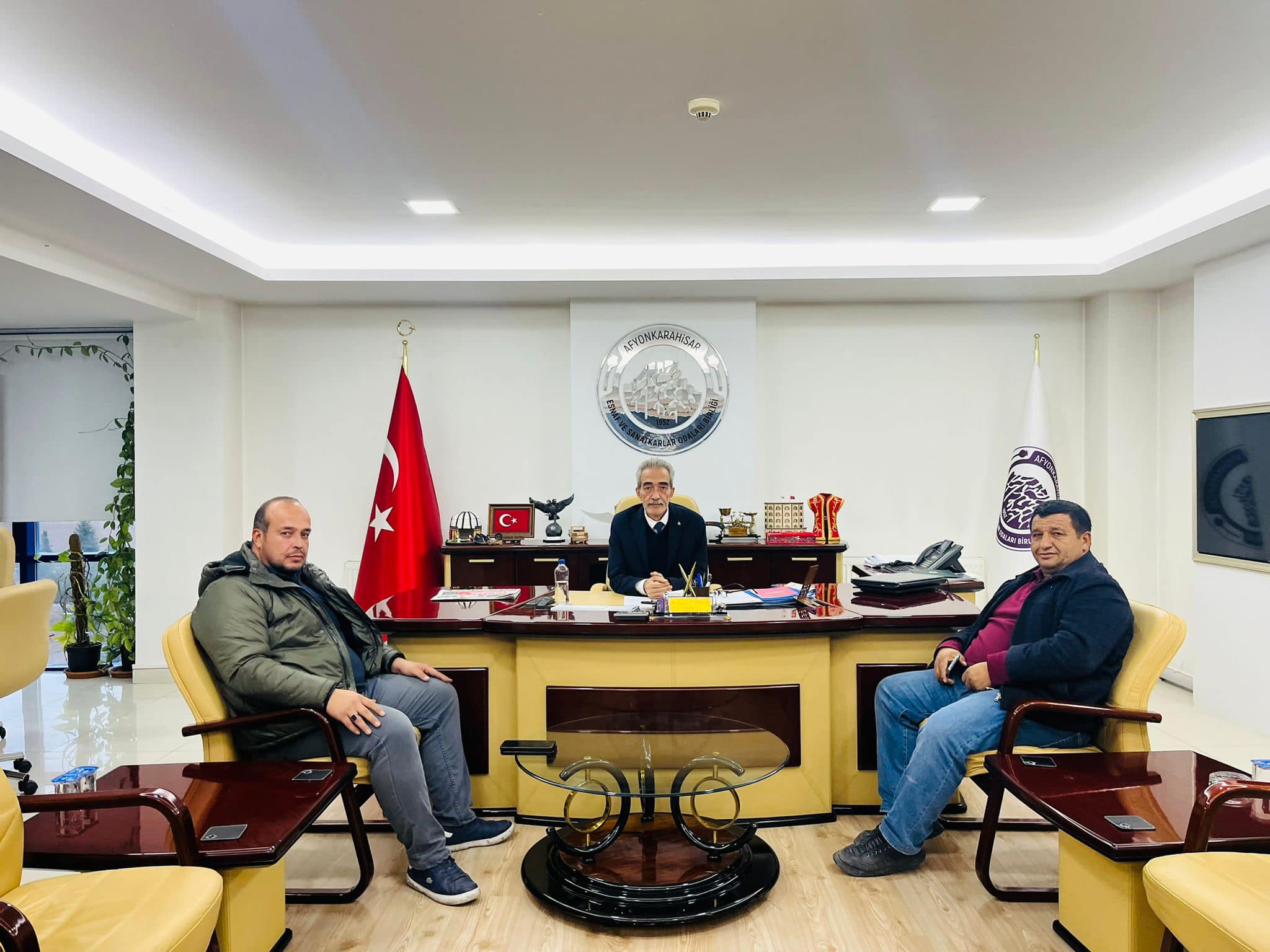 ESNAF VE SANATKARLAR ODALARI BİRLİĞİ BAŞKANI ÜSTÜN MİSAFİRLERİNİ YERİNDE AĞIRLADI