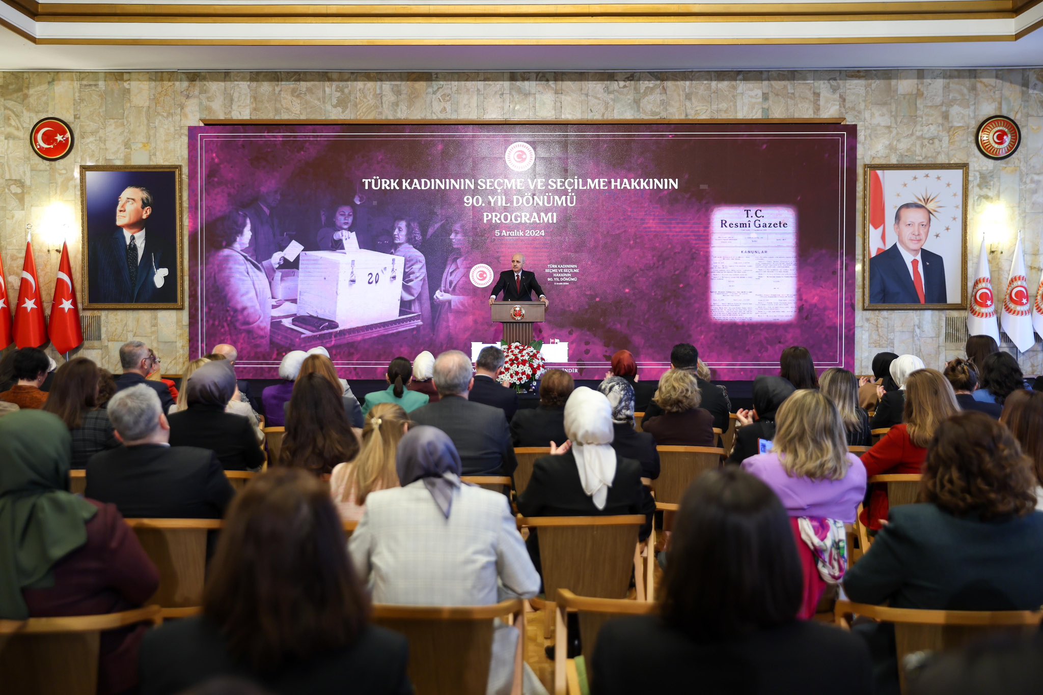 TÜRK KADININ SEÇME VE SEÇİLME HAKKINI ELDE ETMESİNİN 90. YIL DÖNÜMÜ PROGRAM DÜZENLENDİ