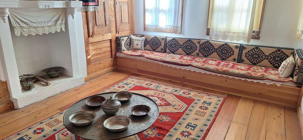 TARİHE TANIKLIK EDEN GEÇİCİ KARARGÂH