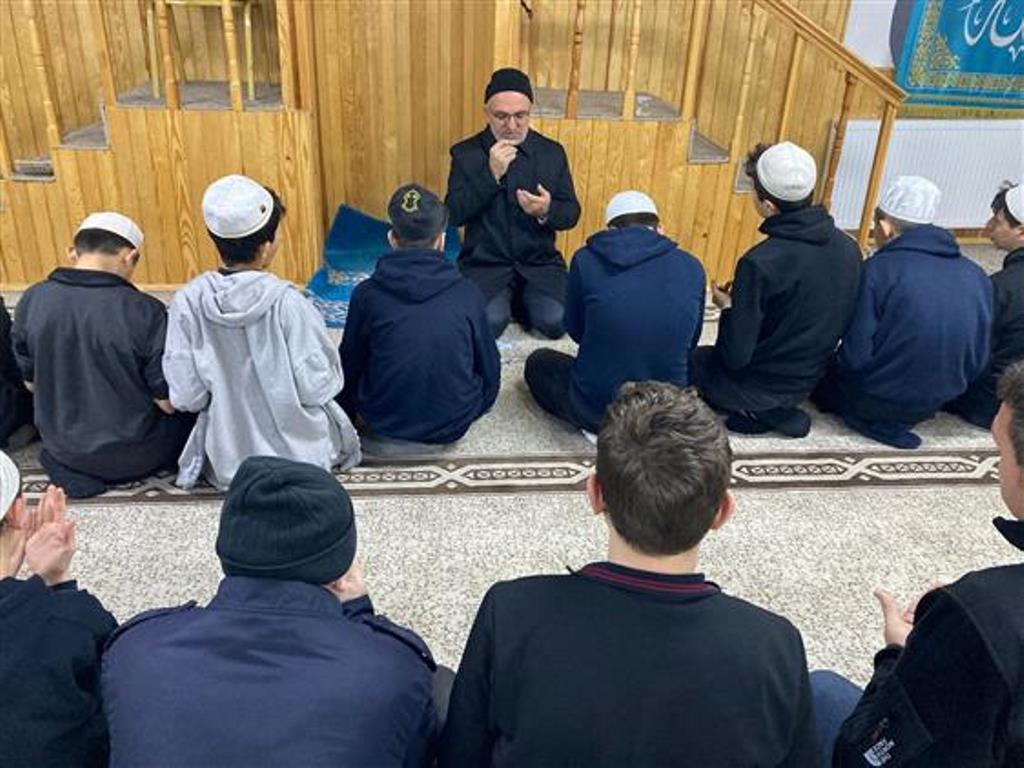 MİFTAH KUR'AN KURSUNDA SABAH NAMAZI BULUŞMASI