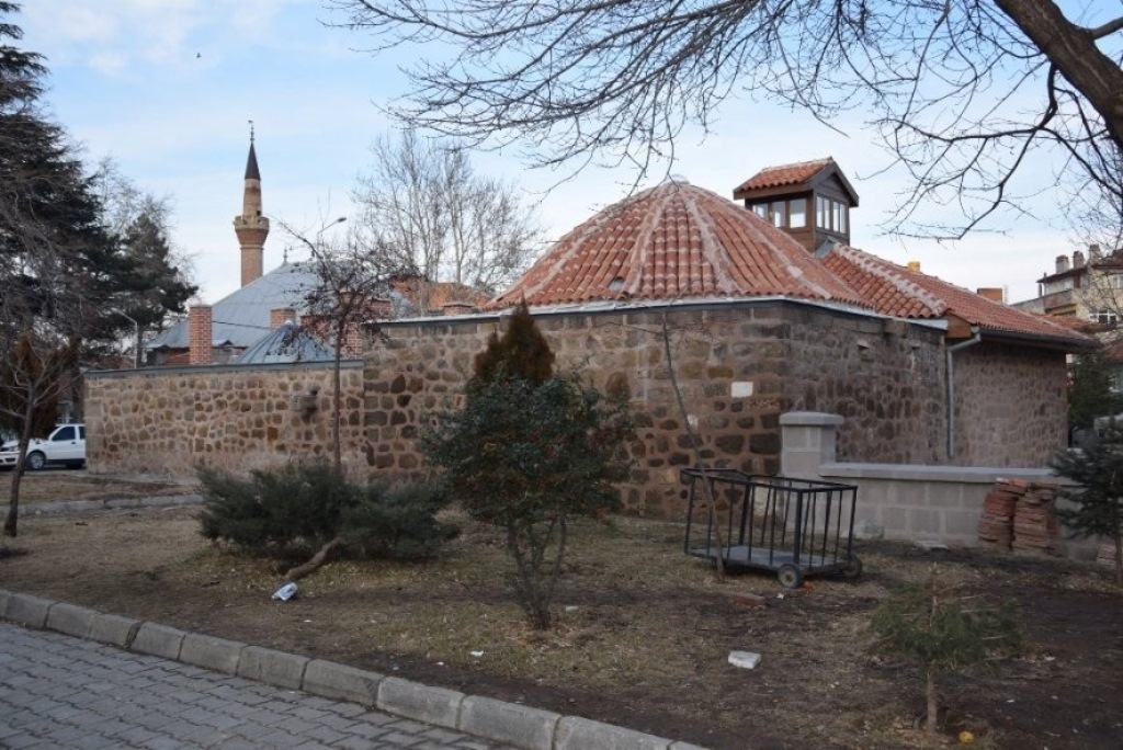 ŞUHUT'UN TARİHİ HAMAMI ZİYARETÇİLERİNİ BEKLİYOR