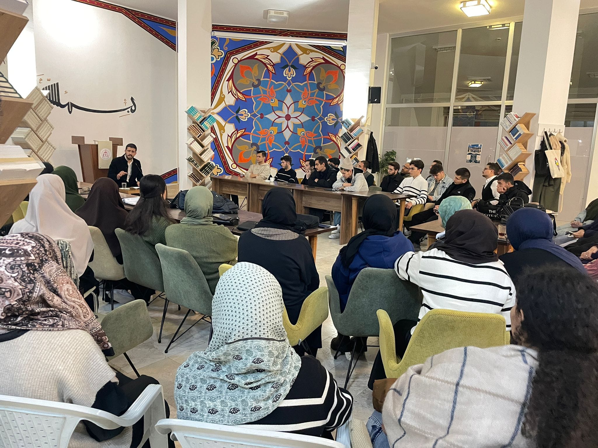 Diyanet Gençlik Merkezi'nde Akademik Söyleşiler Devam Ediyor!