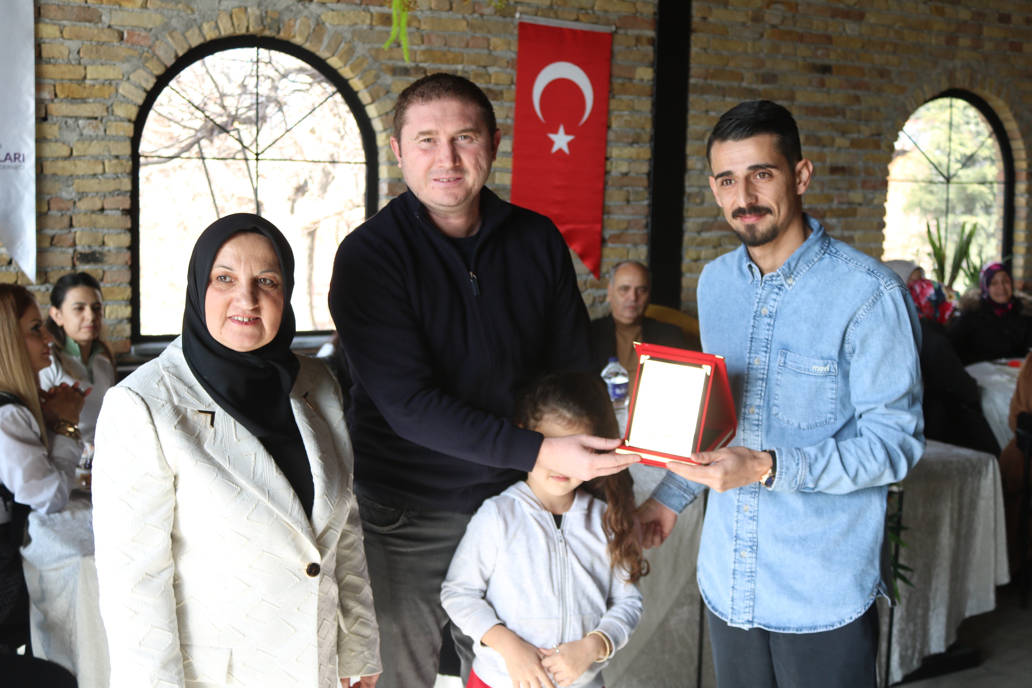 “Hepimiz Birer Engelli Adayıyız, Engelleri Birlikte Aşalım”  Gönül Dostları Derneği’nden Farkındalık Kahvaltısı
