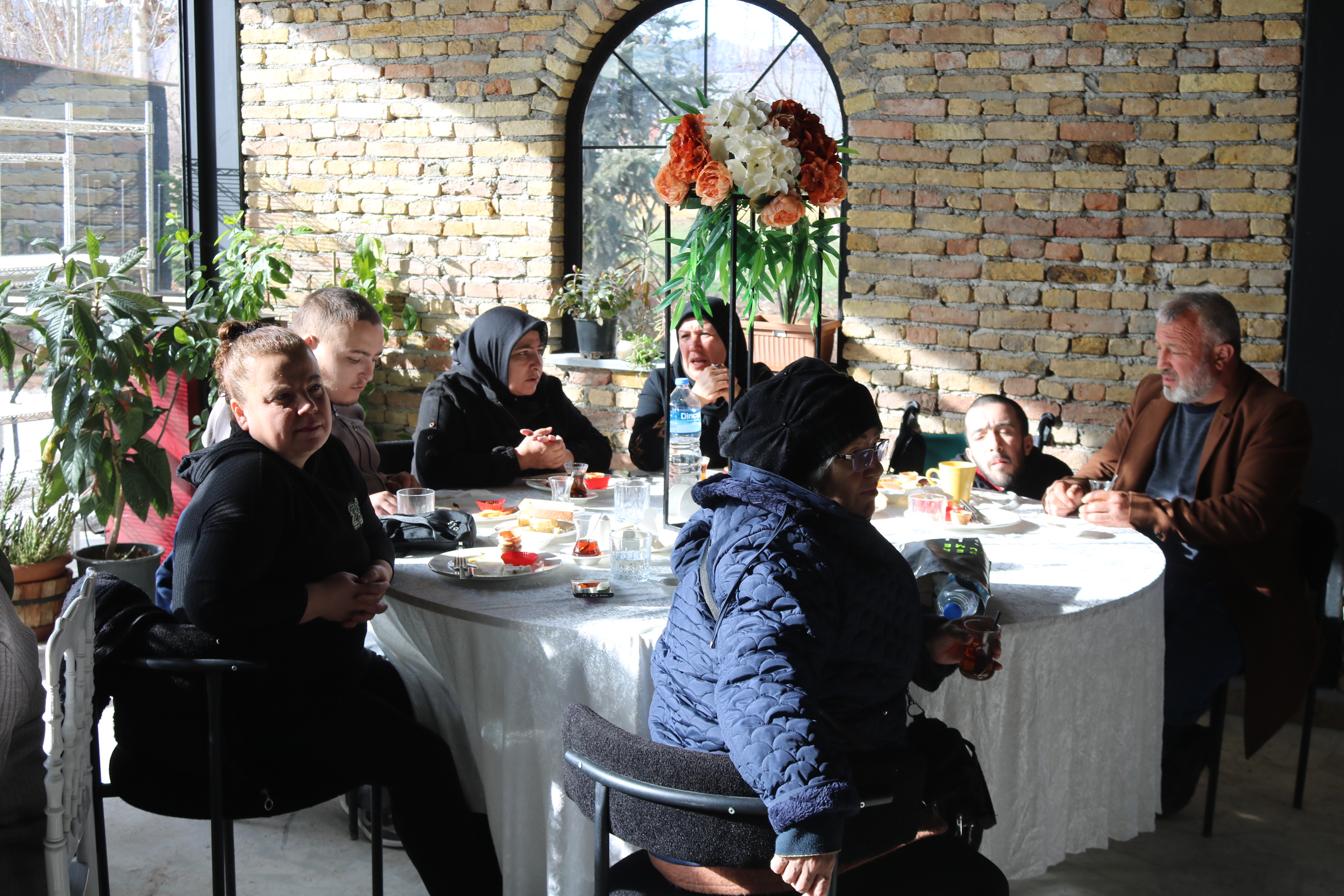 “Hepimiz Birer Engelli Adayıyız, Engelleri Birlikte Aşalım”  Gönül Dostları Derneği’nden Farkındalık Kahvaltısı