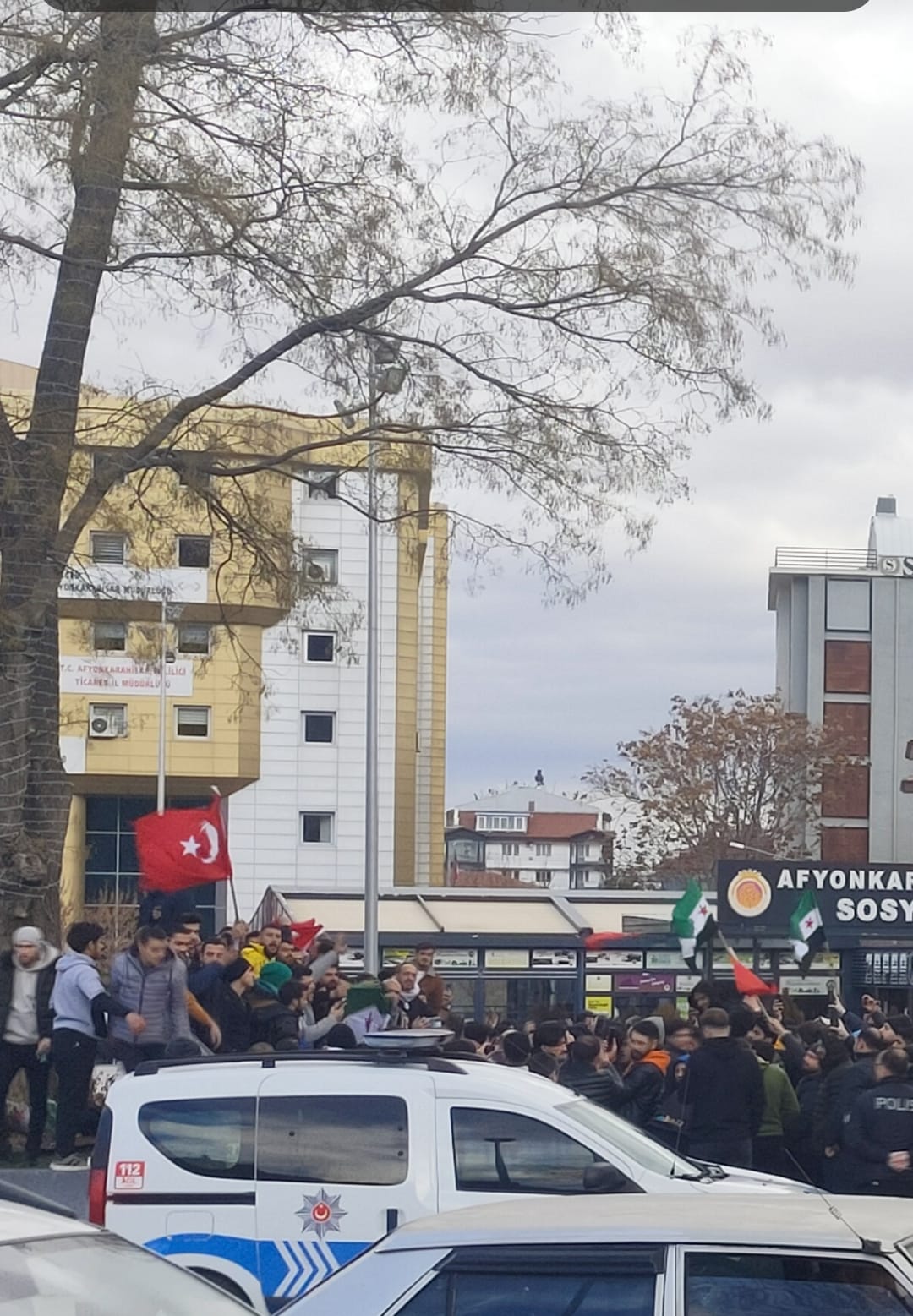 Suriyeliler Zafer Meydanı'nda Kutlama Yaptı: "Memleketimize Dönmeyi Umuyoruz"