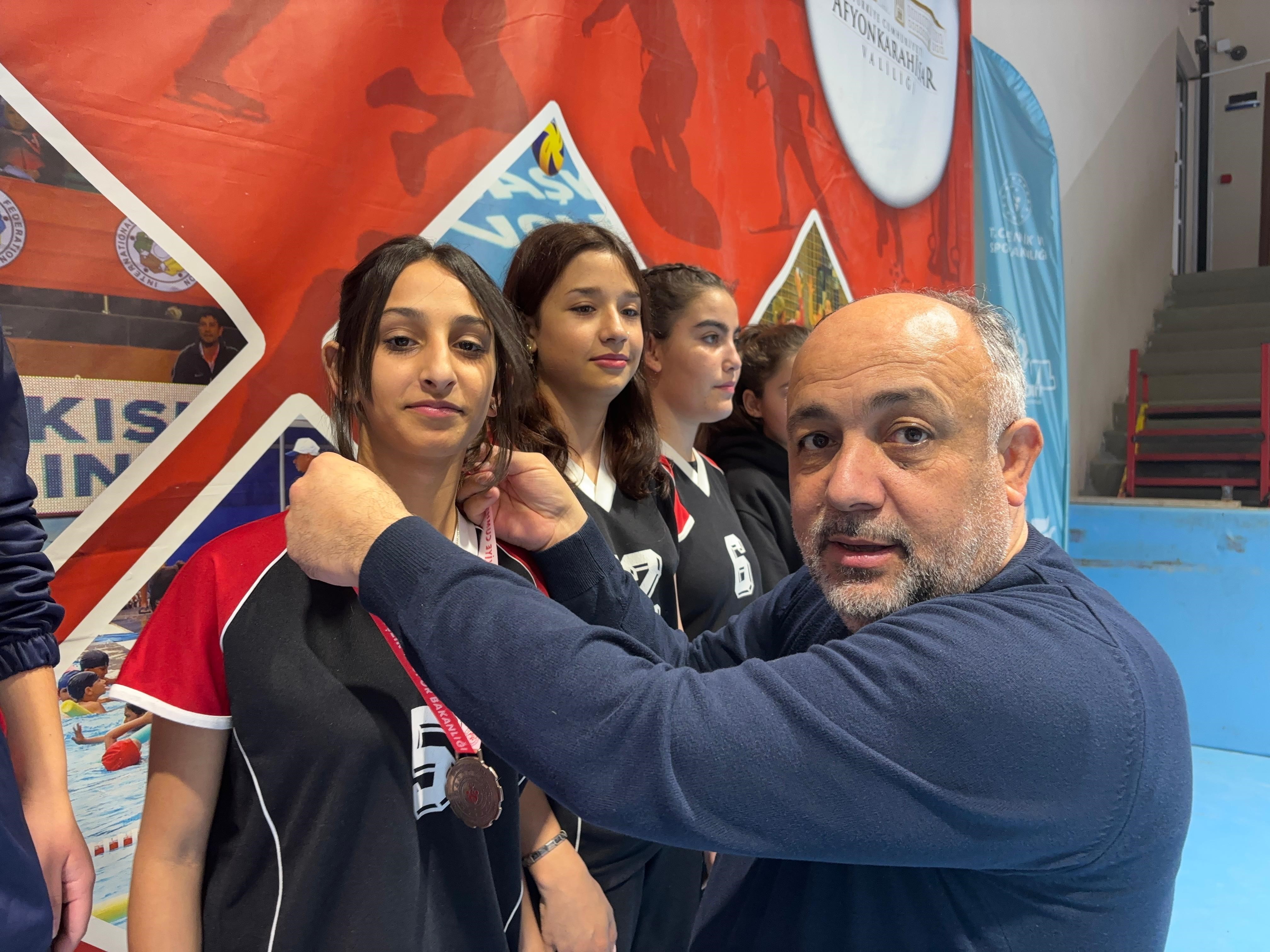 Okul Sporları Genç Kızlar İl Birinciliği Masa Tenisi Müsabakaları Sona Erdi!  Dereceye Giren Okullar ve Sporculara Ödülleri Verildi