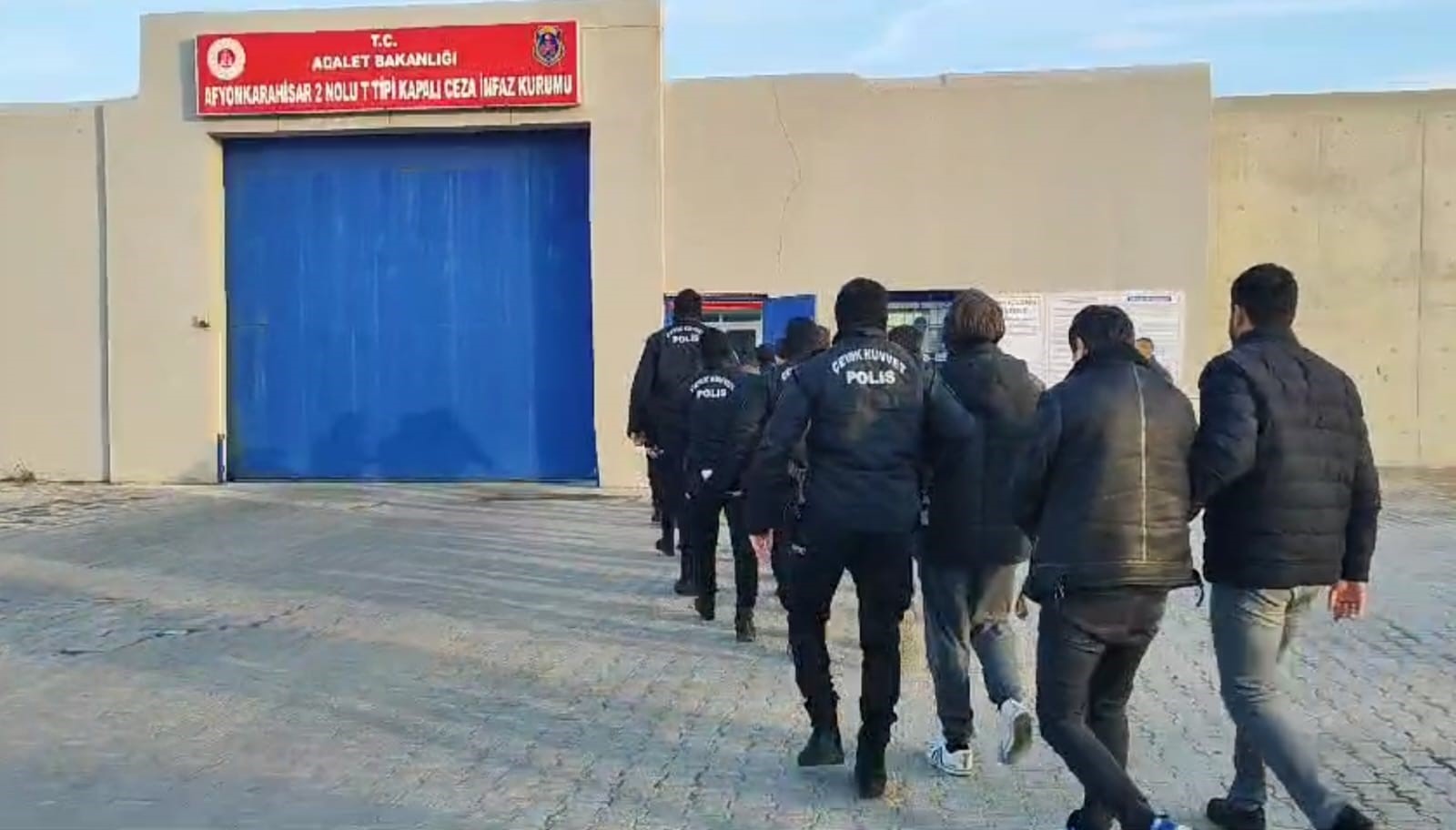 5 milyon 192 bin TL’lik vurgun: Afyonkarahisar merkezli 4 kentte operasyon!