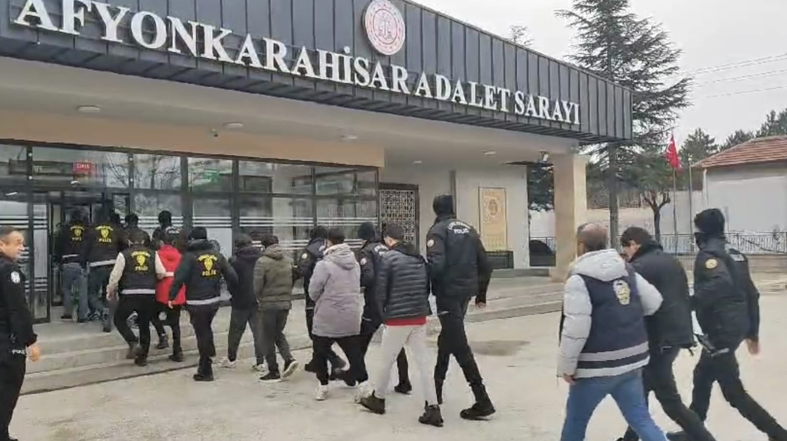 5 milyon 192 bin TL’lik vurgun: Afyonkarahisar merkezli 4 kentte operasyon!