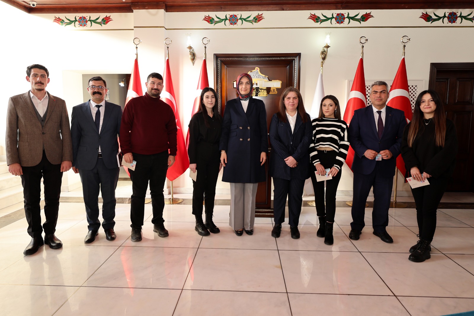 Basın Kartlarını Devlet Ana Takdim Etti