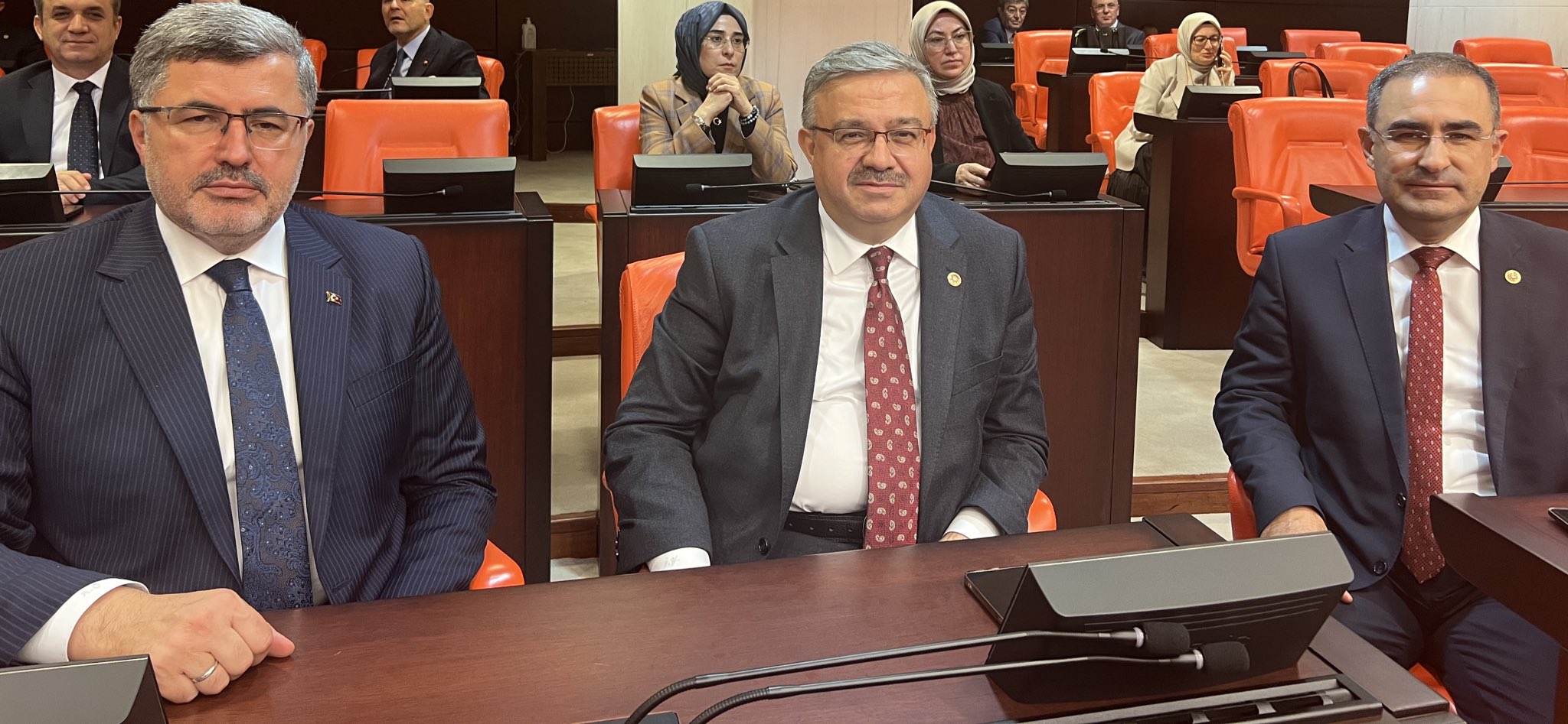 AK Partili Vekiller Tam Kadro Mecliste Yoğun Mesai Harcıyor
