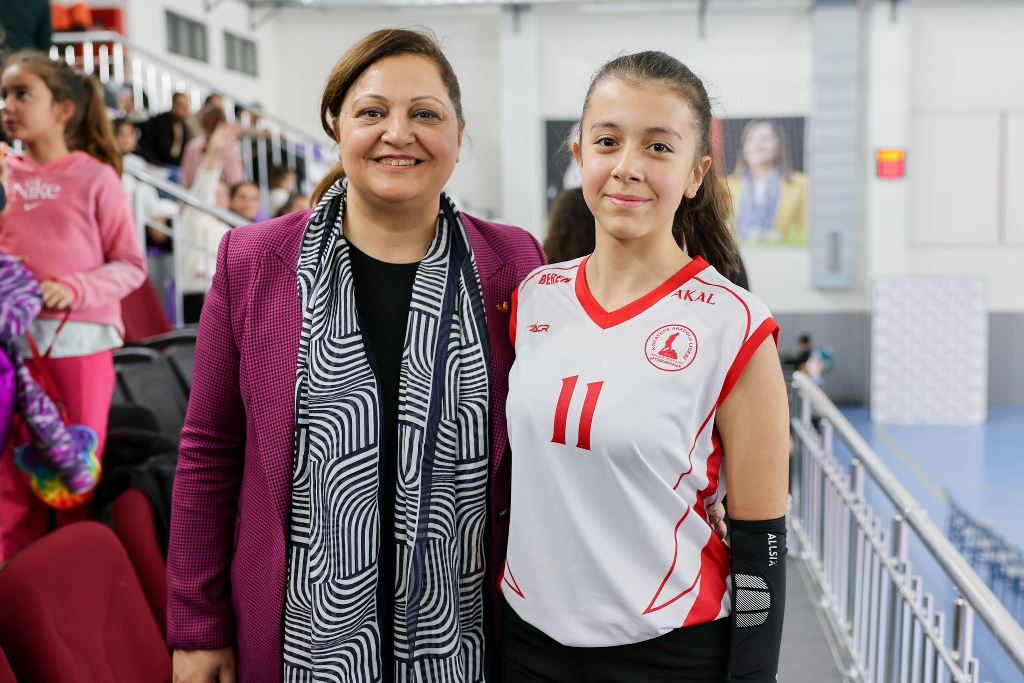 "SPOR, DAYANIŞMAYI, MÜCADELEYİ VE DOSTLUĞU ÖĞRETİR"
