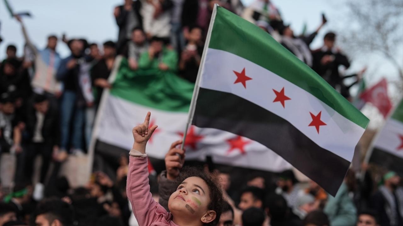 Suriye bayrağı değişti: Yeni bayrağın anlamı ne?