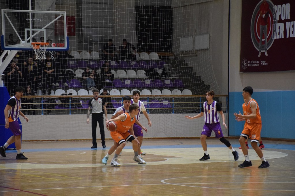 GENÇ ERKEKLER BASKETBOL MÜSABAKALARI SONA ERDİ