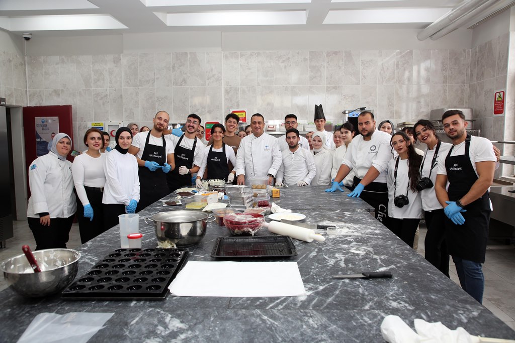"GELENEKTEN GELECEĞE TATLI BİR YOLCULUK" SÖYLEŞİSİ VE WORKSHOPU DÜZENLENDİ