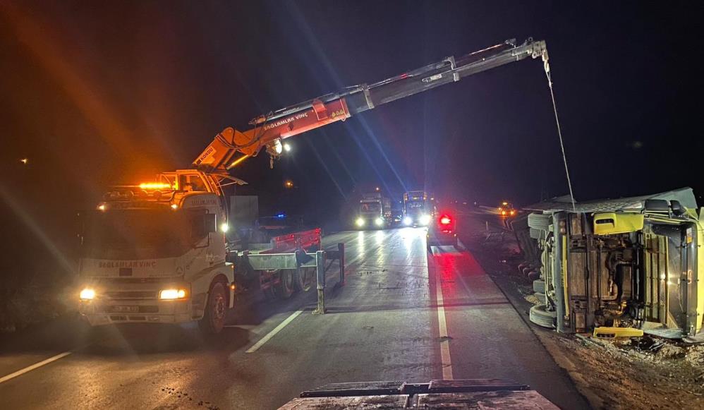 Emirdağ'da kaza:1 yaralı!  Direksiyon hakimiyetini kaybeden araç devrildi