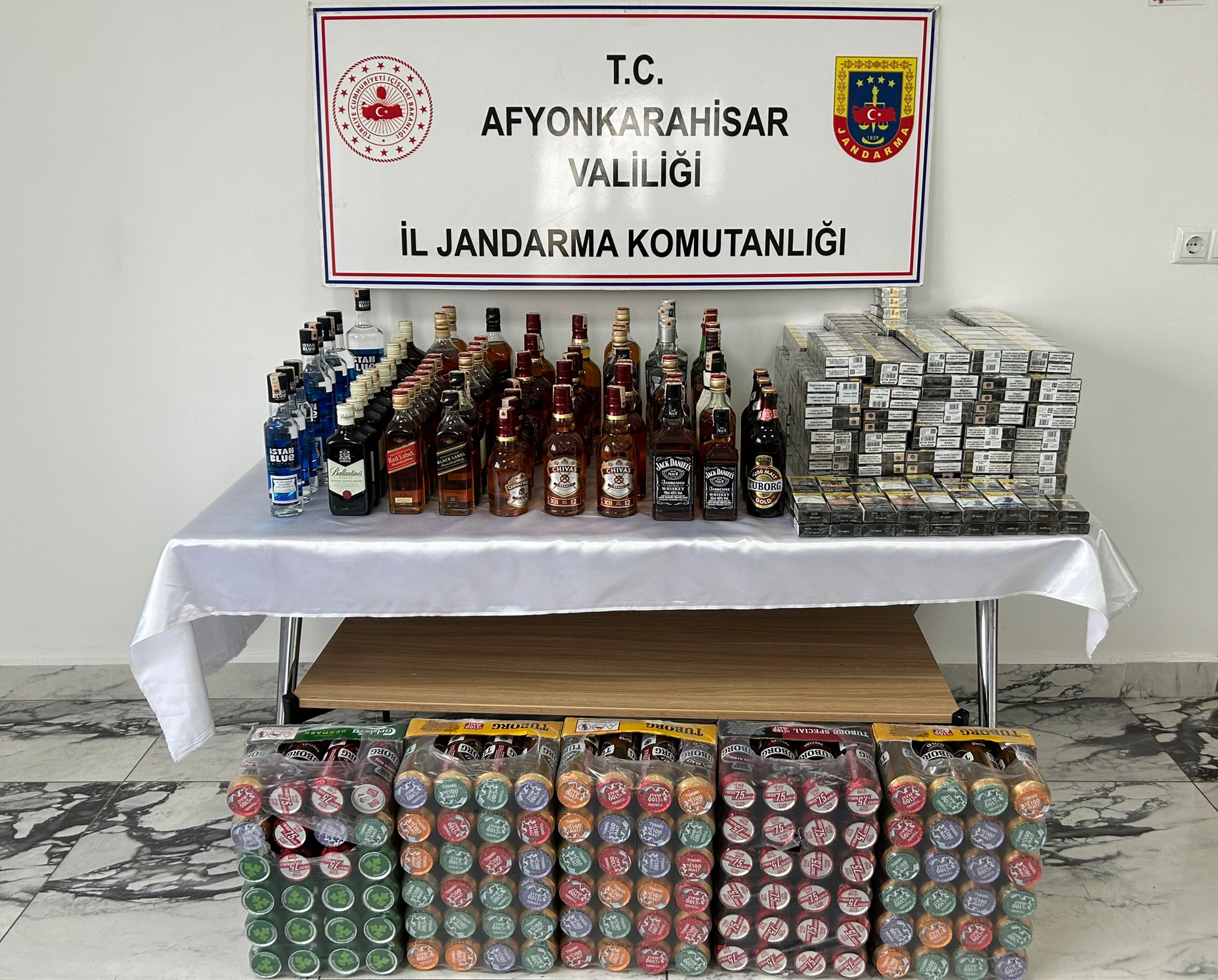 Afyonkarahisar’da Jandarmadan Kaçakçılara Darbe!  Sahte İçki ve Kaçak Sigara Operasyonu