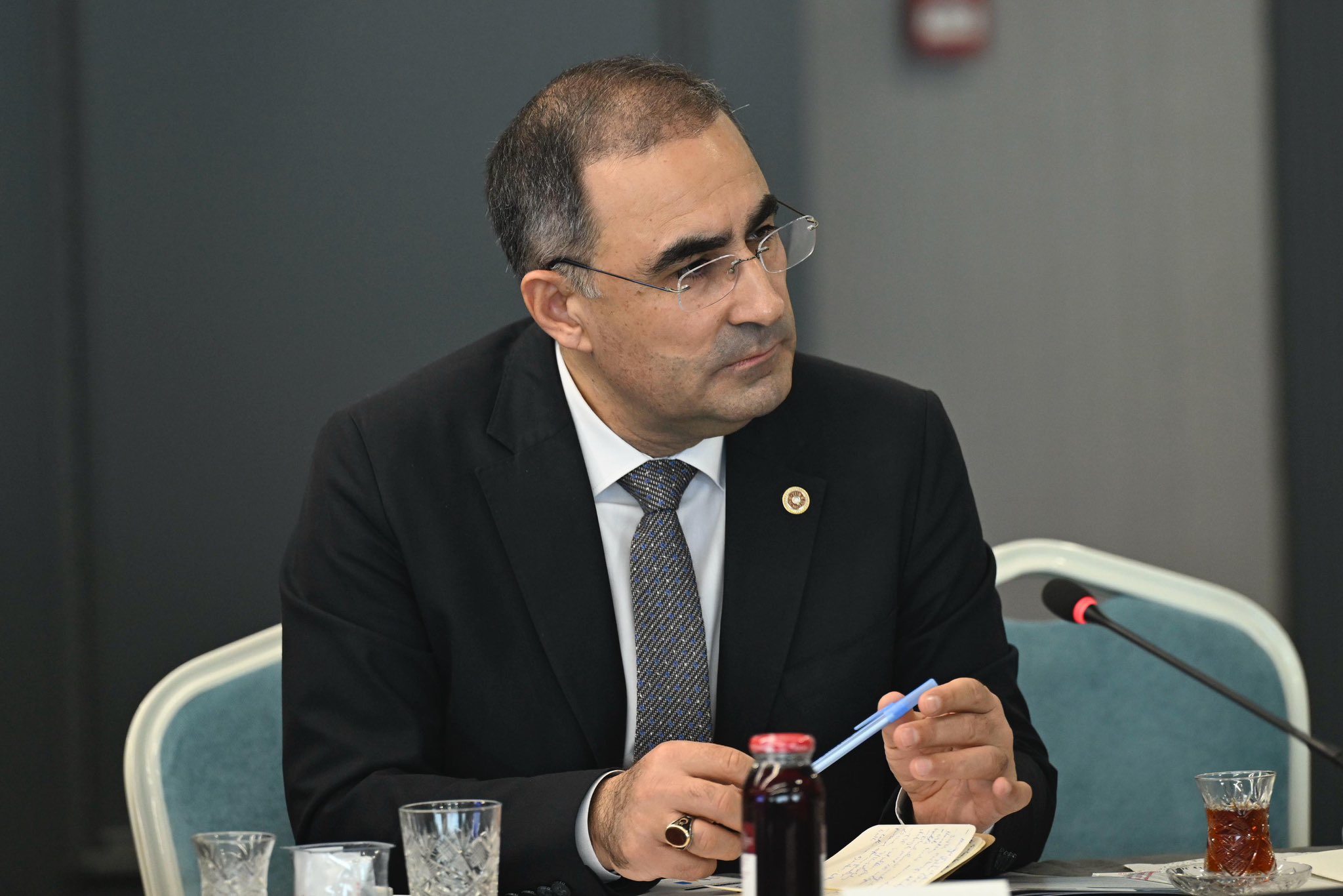AK PARTİ HEYETİ PROJELER VE BAKANLIK ÇALIŞMALARI İÇİN YAPILAN TOPLANTIYA KATILDI