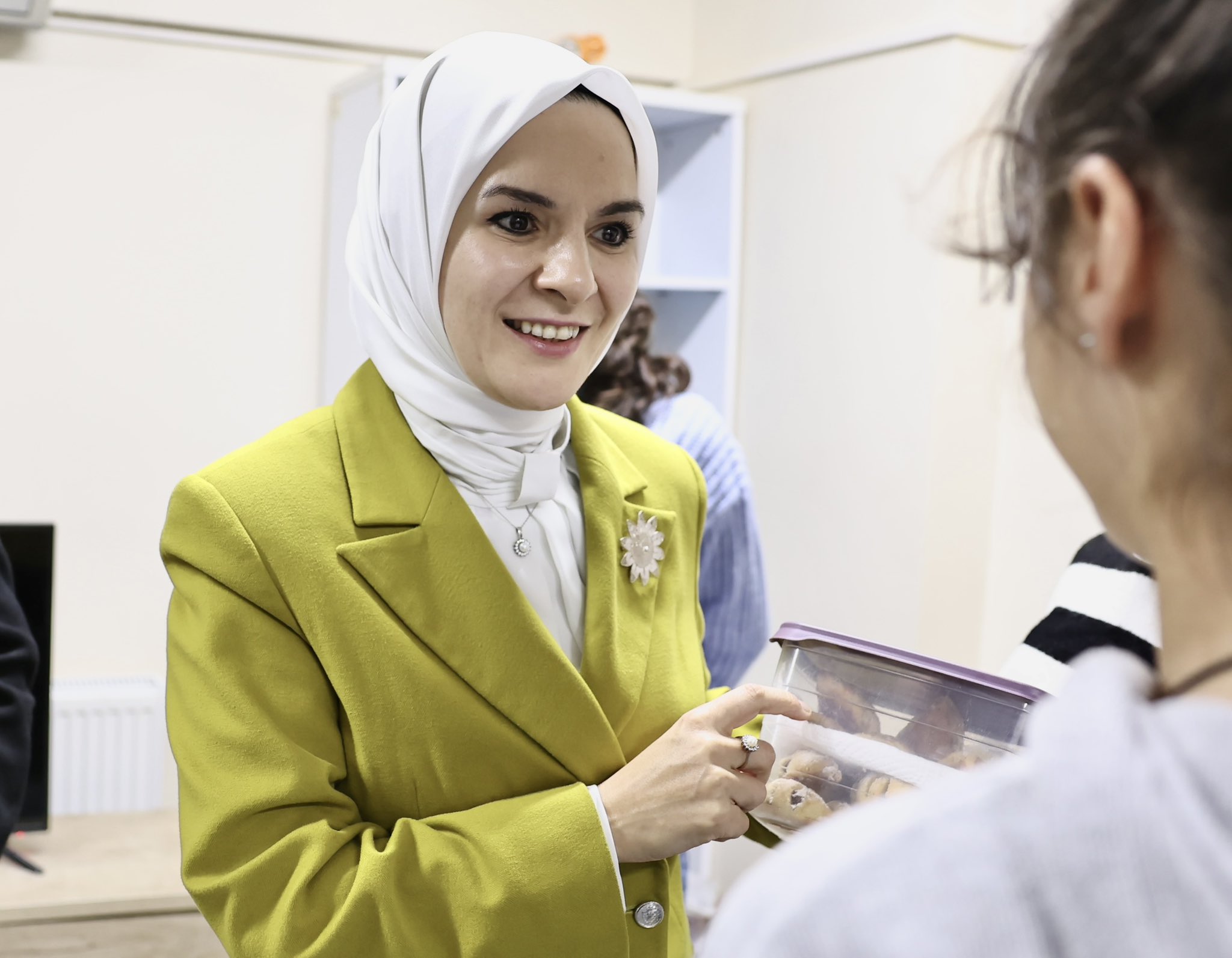BAKAN GÖKTAŞ ÇOCUK EVİNİ ZİYARET ETTİ