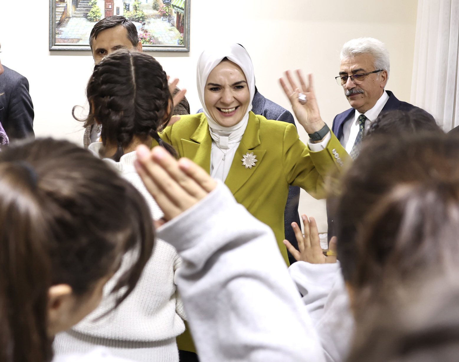 BAKAN GÖKTAŞ ÇOCUK EVİNİ ZİYARET ETTİ