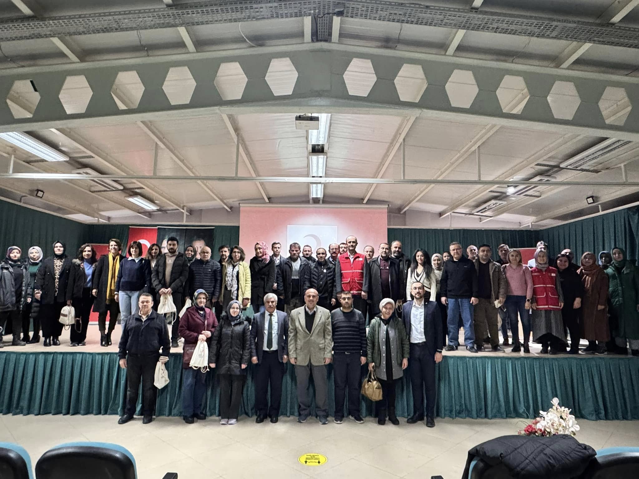 Kızılay’ın Önemi Okullarda Anlatıldı Başkan Yakın ve Ekibi Seminere Katıldı