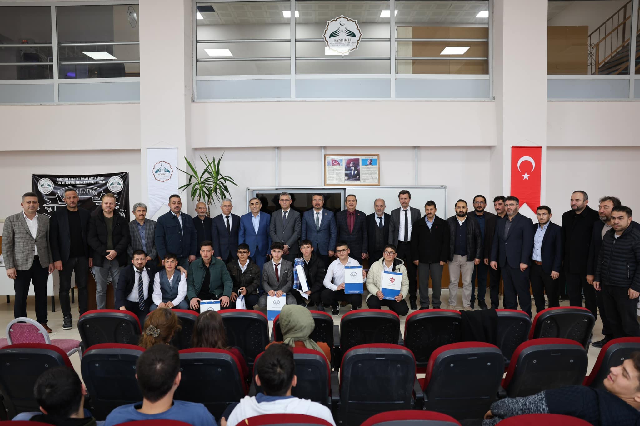 GENÇLER, HAFIZLIK VE EZAN OKUMA YARIŞMALARINDA ŞAMPİYON OLDU