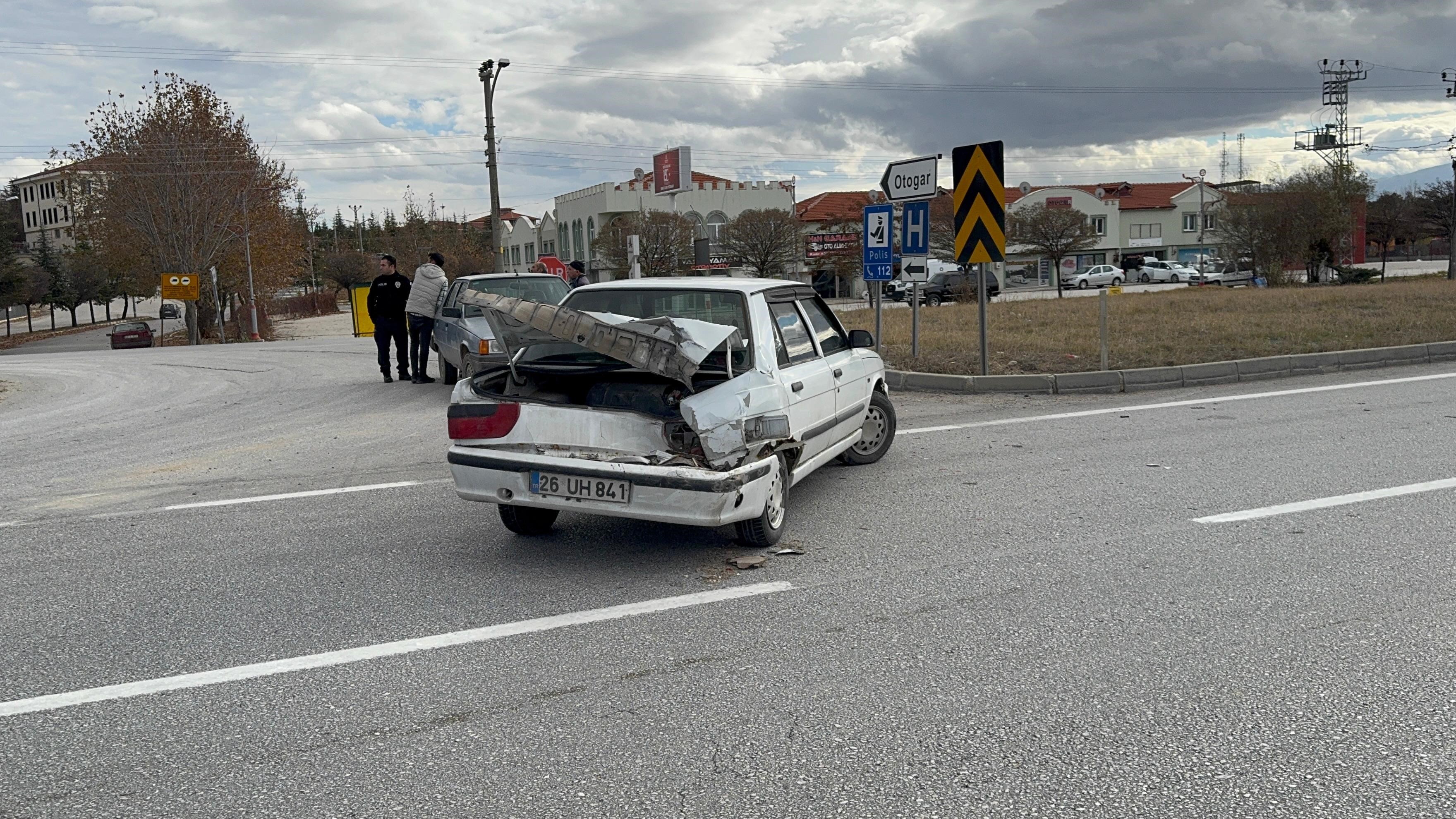 İki otomobil çarpıştı: Kazada 1 kişi yaralandı