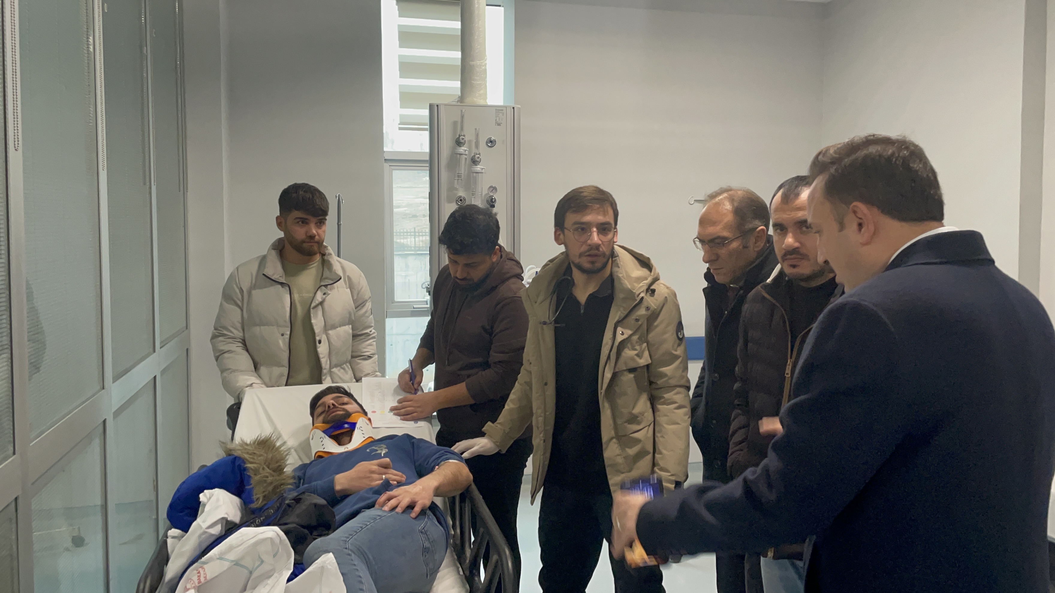 Öğretmenleri taşıyan servis devrildi: 9 yaralı