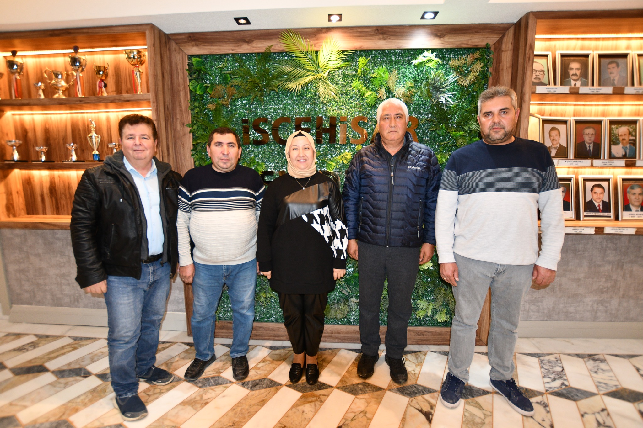 İscehisar Belediyesi’nden Emekli Personellere Veda Plaketi