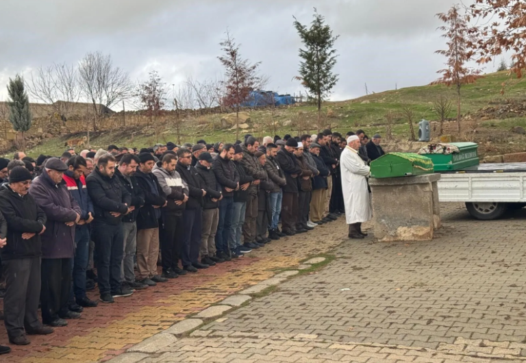 YÜREKLERİ YAKAN KAZADA HAYATINI KAYBEDEN  AFYONLU ÇİFT TOPRAĞA VERİLDİ