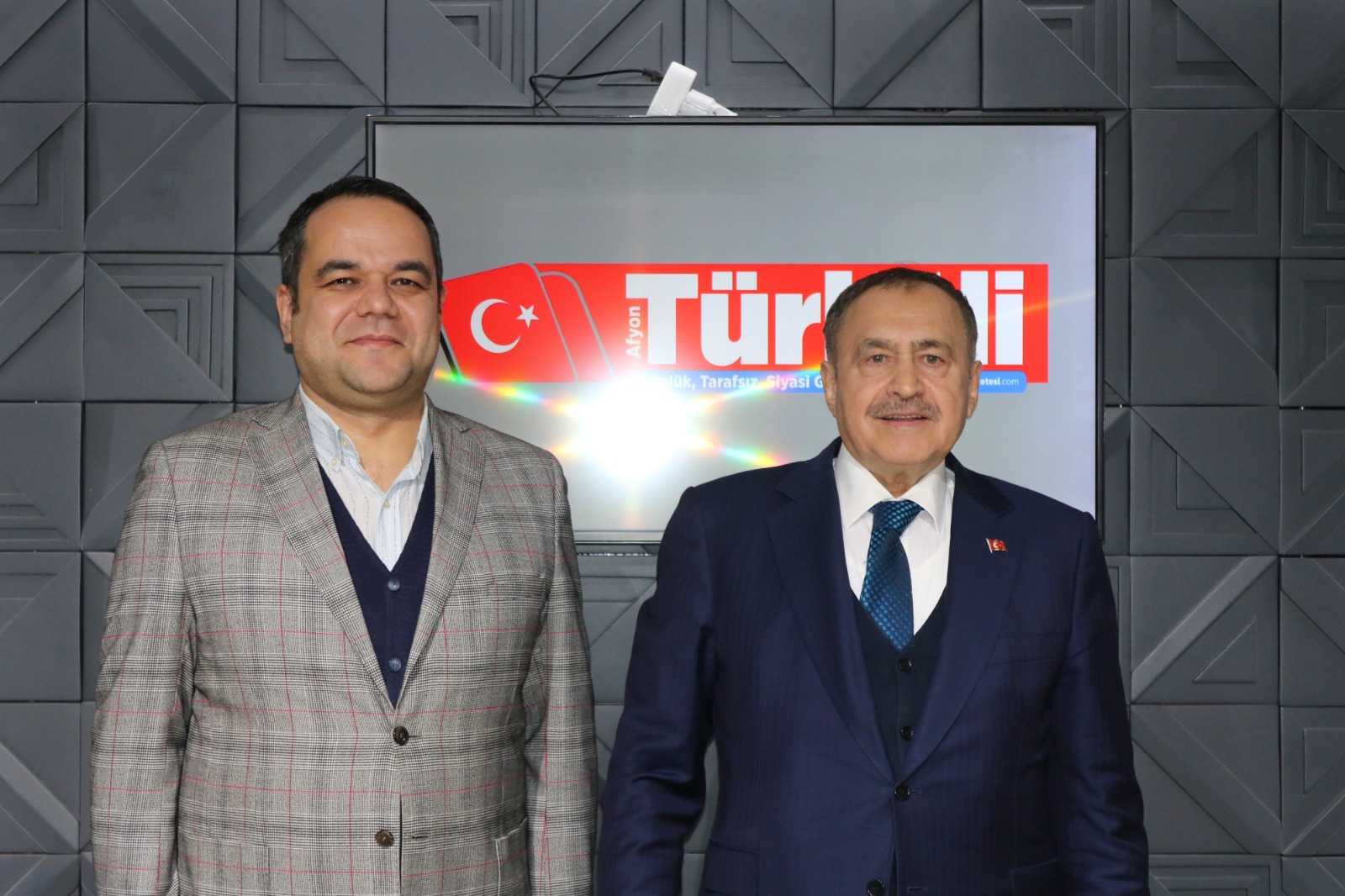 Eroğlu, Üçüncü Kitabının İsmine Artuk'la Karar Verdi