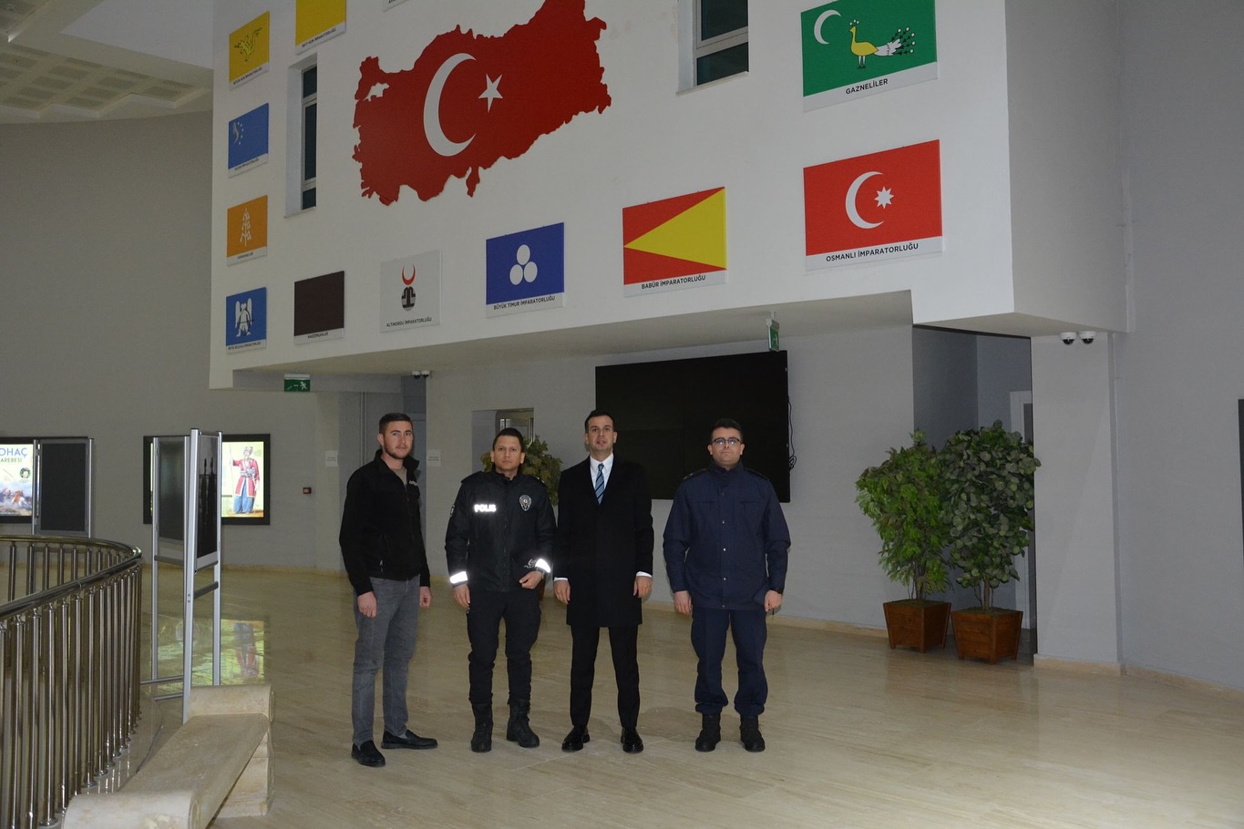 KAYMAKAM ASLAN TAARRUZ ŞEHİTLİĞİNİ ZİYARETTE BULUNDU