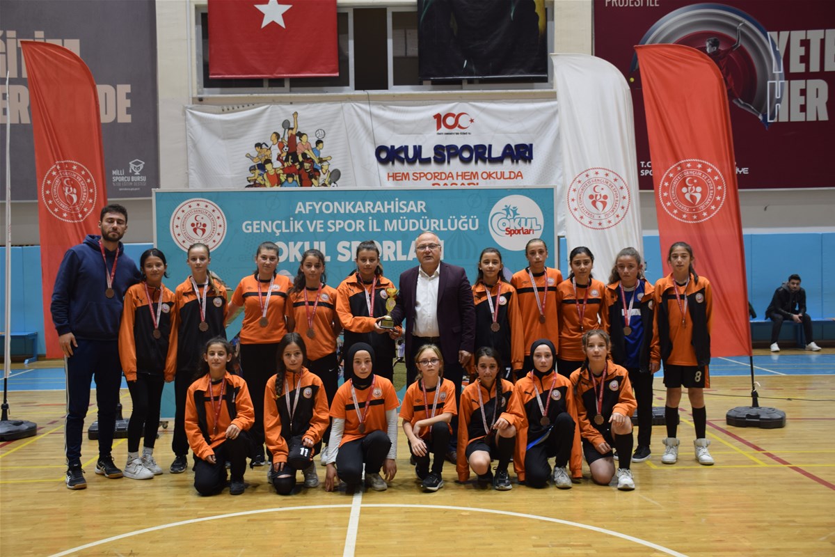 Okul Sporları Hentbol Yıldız Kızlar Müsabakaları Tamamlandı