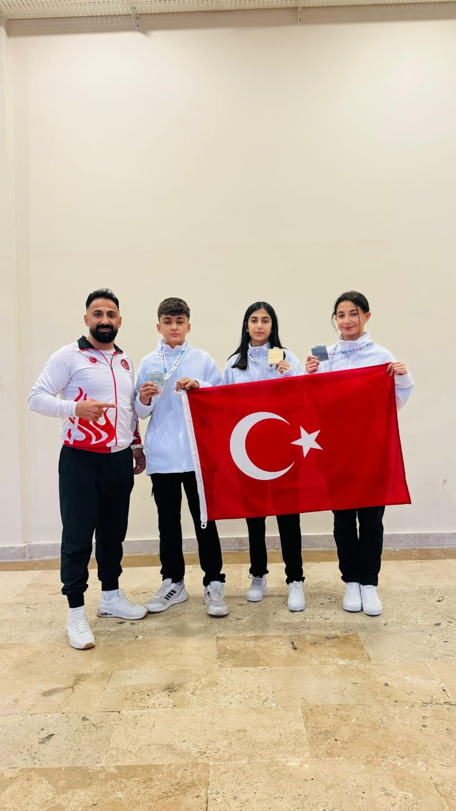 Afyonlu Sporcular Antalya'dan Madalya İle Döndü