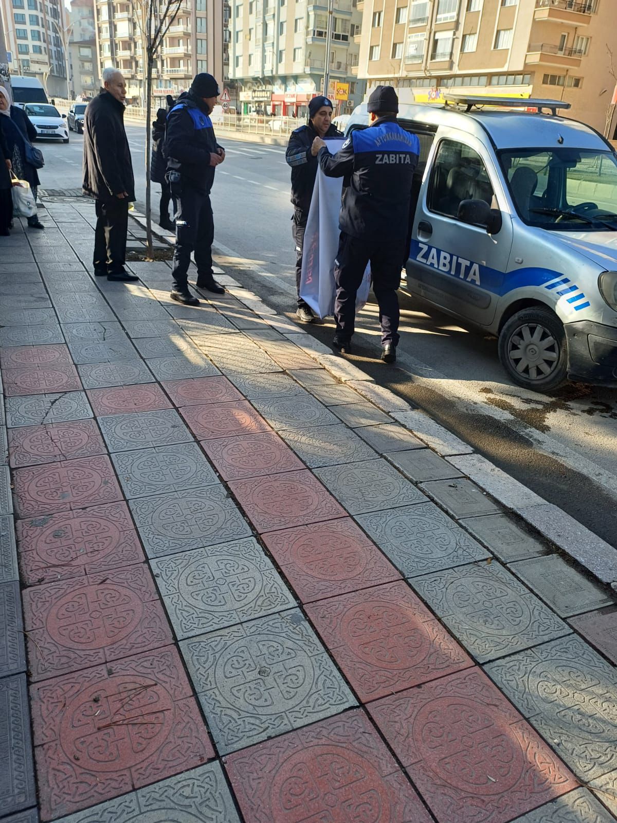 AK PARTİ’Lİ ŞAHİN’DEN KONGRE İLANLARININ SÖKÜLMESİNE TEPKİ