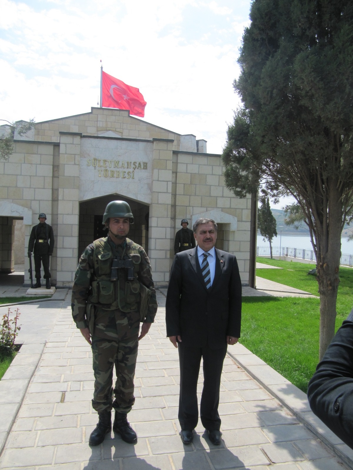 Eski Bakan Eroğlu’nun Gündemi Orta Doğu Oldu