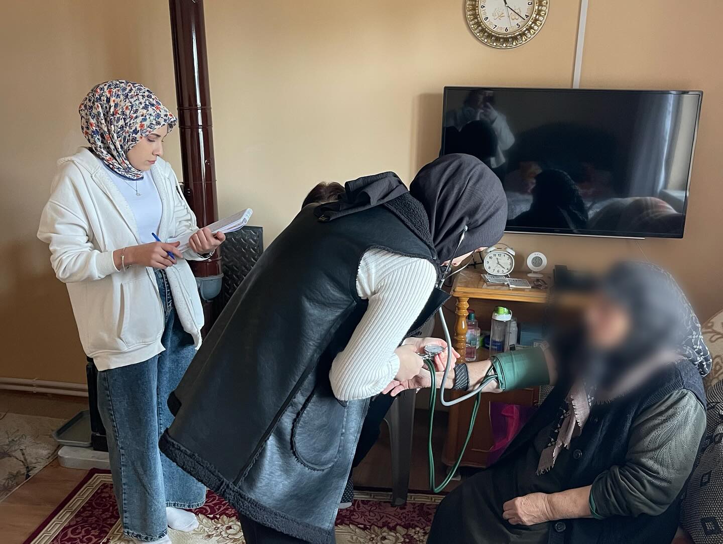 Emirdağ’ın Kahraman Sağlıkçıları Vatandaşın Yanında
