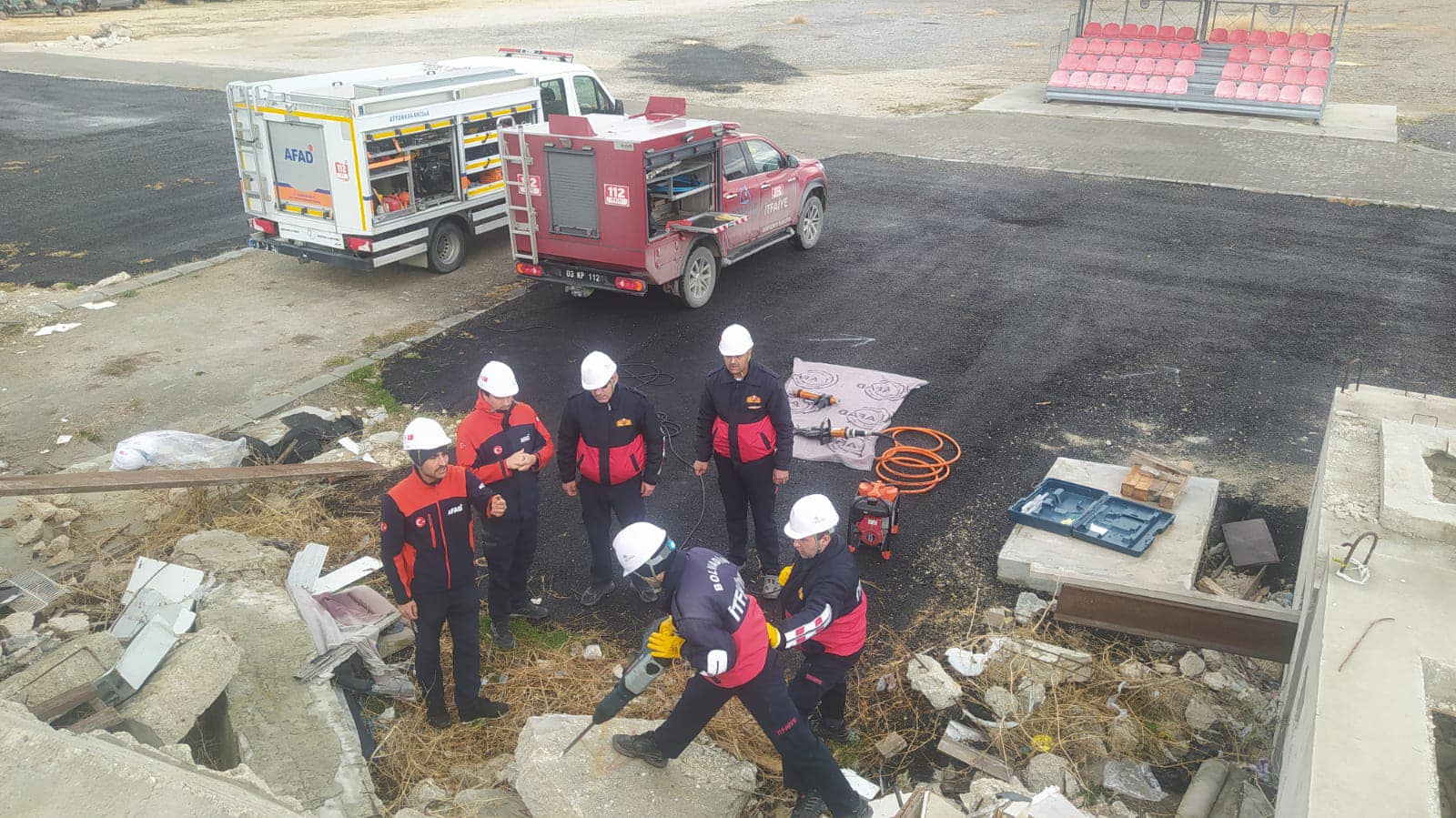 BOLVADİN BELEDİYESİ İTFAİYE PERSONELİNE SERTİFİKALARINI DAĞITTI