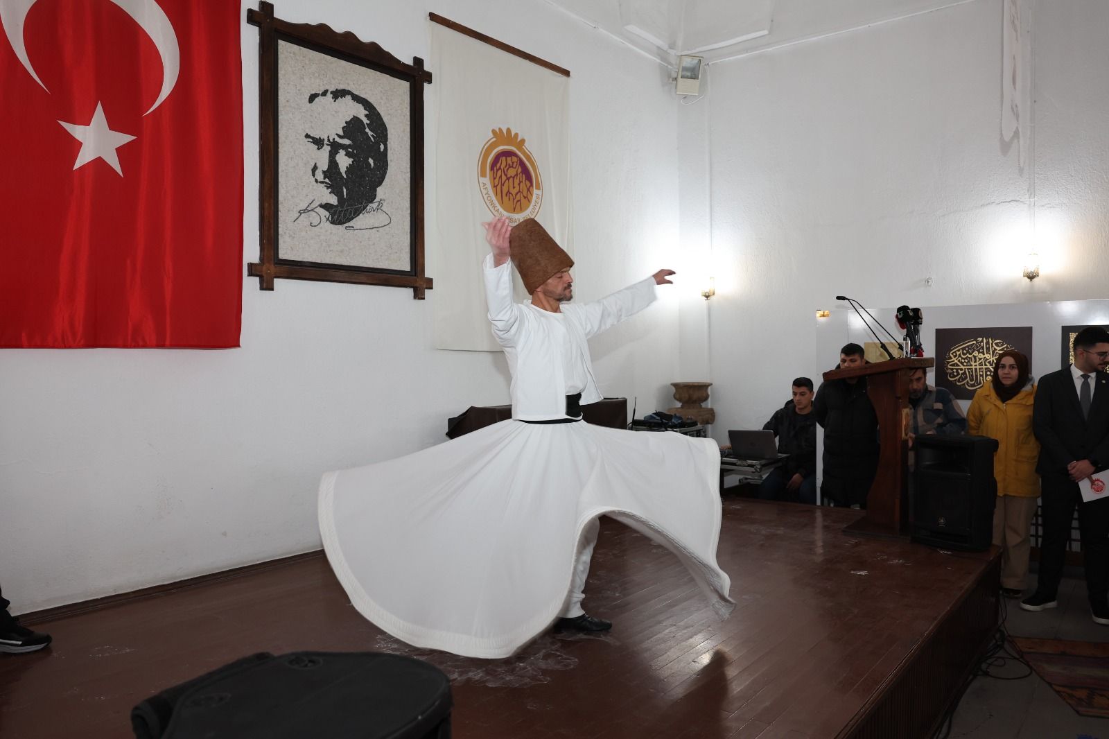 MEVLANA VE MEVLEVİLİK YOLUNDA 18 HİZMET SERGİSİ AÇILDI