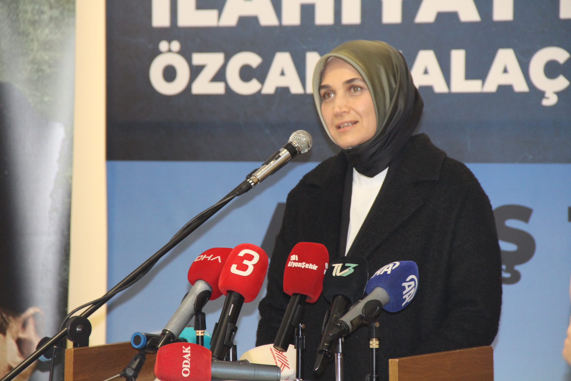 AKÜ İLAHİYAT FAKÜLTESİ YENİ BİNASINDA EĞİTİME BAŞLADI