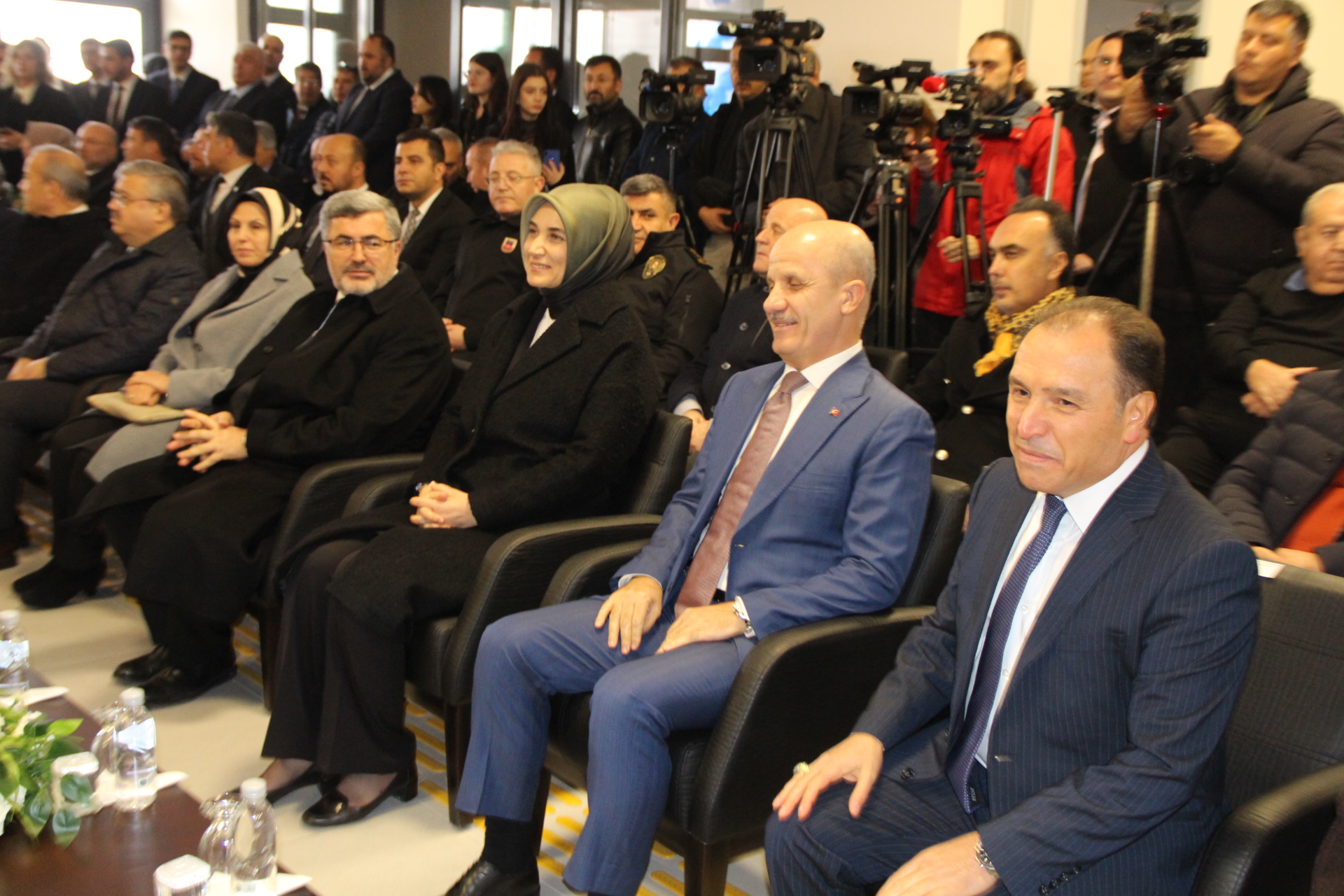 AKÜ İLAHİYAT FAKÜLTESİ YENİ BİNASINDA EĞİTİME BAŞLADI