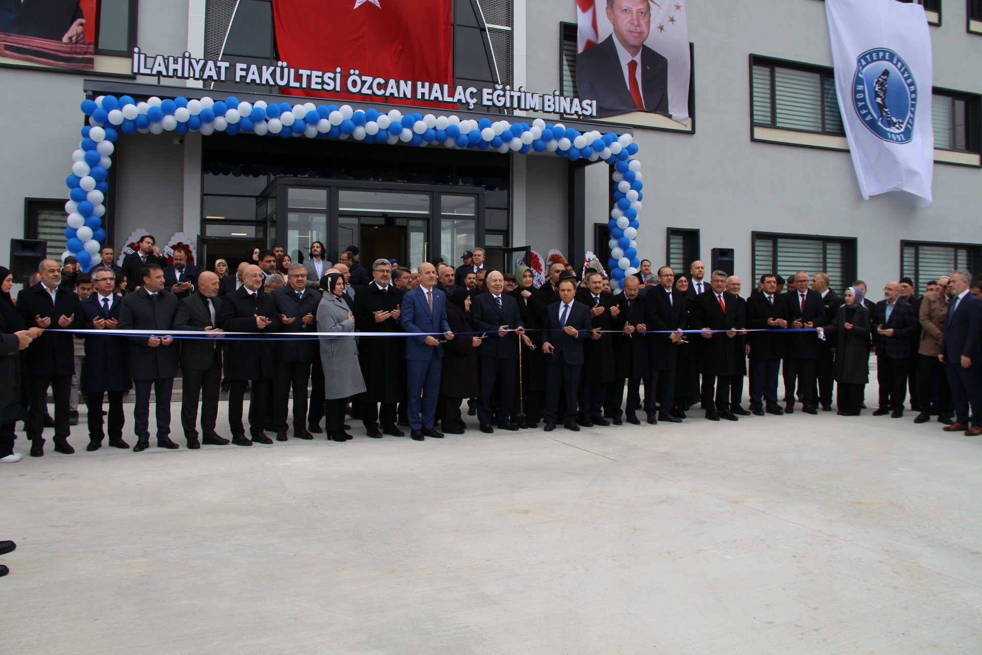 AKÜ İLAHİYAT FAKÜLTESİ YENİ BİNASINDA EĞİTİME BAŞLADI