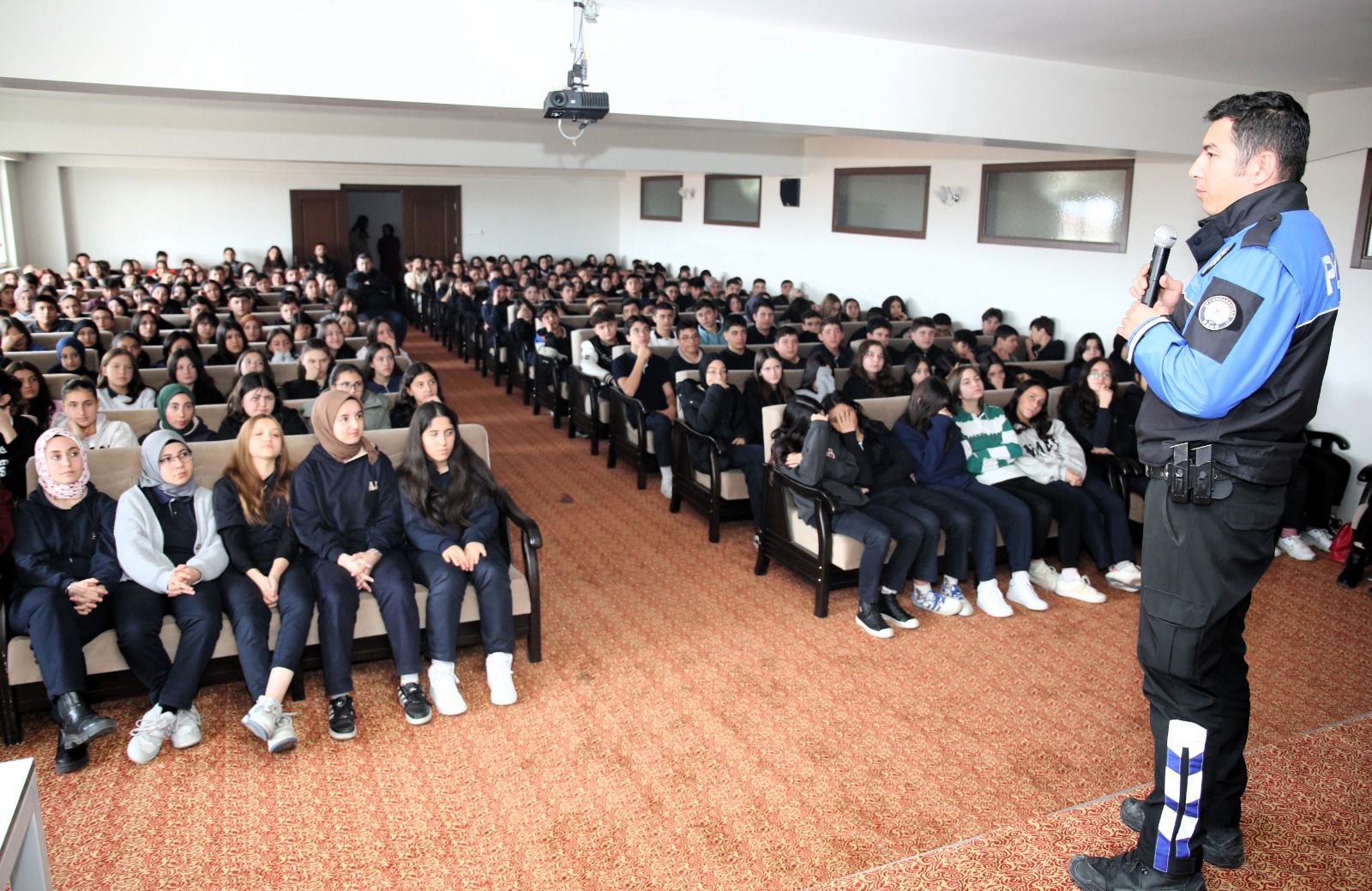 EMNİYET EKİPLERİ BİLGİLENDİRMEYE DEVAM EDİYOR