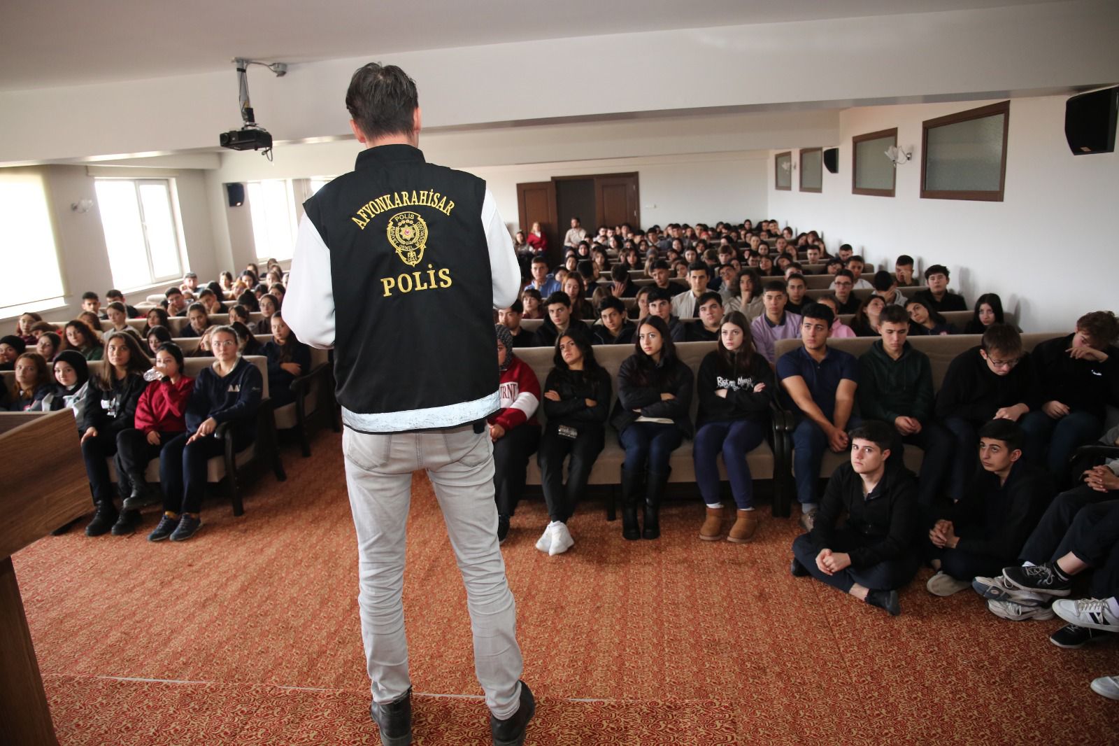 EMNİYET EKİPLERİ BİLGİLENDİRMEYE DEVAM EDİYOR
