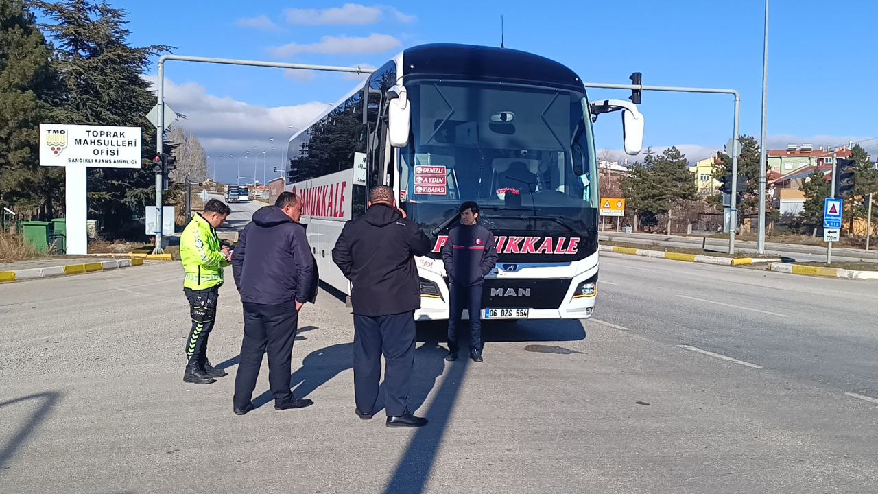 SON DAKİKA: Yolcu otobüsü yayaya çarptı!  Karşıya Geçmeye Çalışan Yaya Ağır Yaralandı